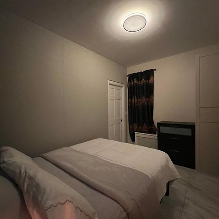 3 Bedrooms In 2Nd Floor Modern Brooklyn Home, Close To J Train Ню Йорк Екстериор снимка